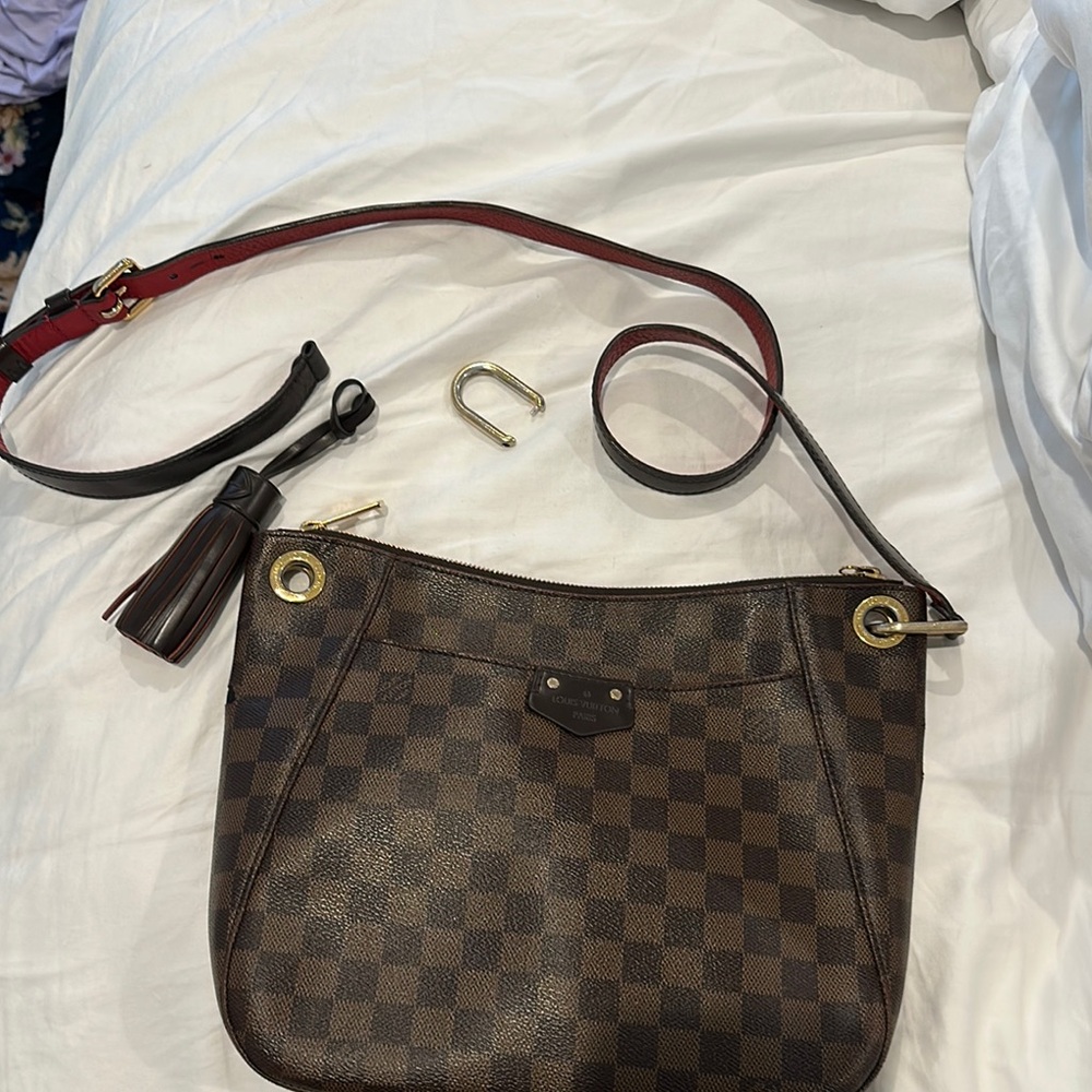 Louis Vuitton Brown and Gold Shoulder Bag with Classic Design